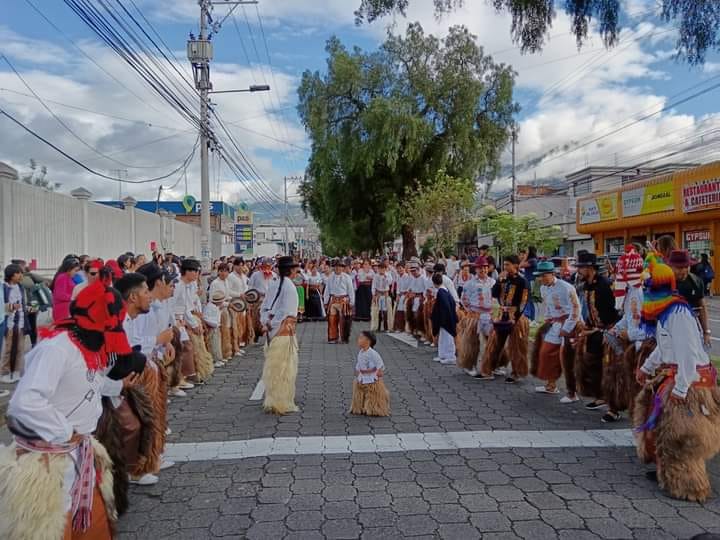 ARTES ESCENICAS "WAYRA TUSHUY"